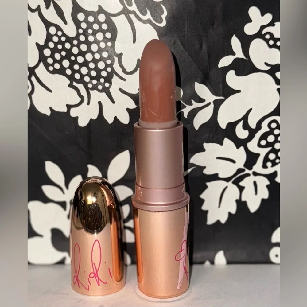 Mac Riri nude lipstick